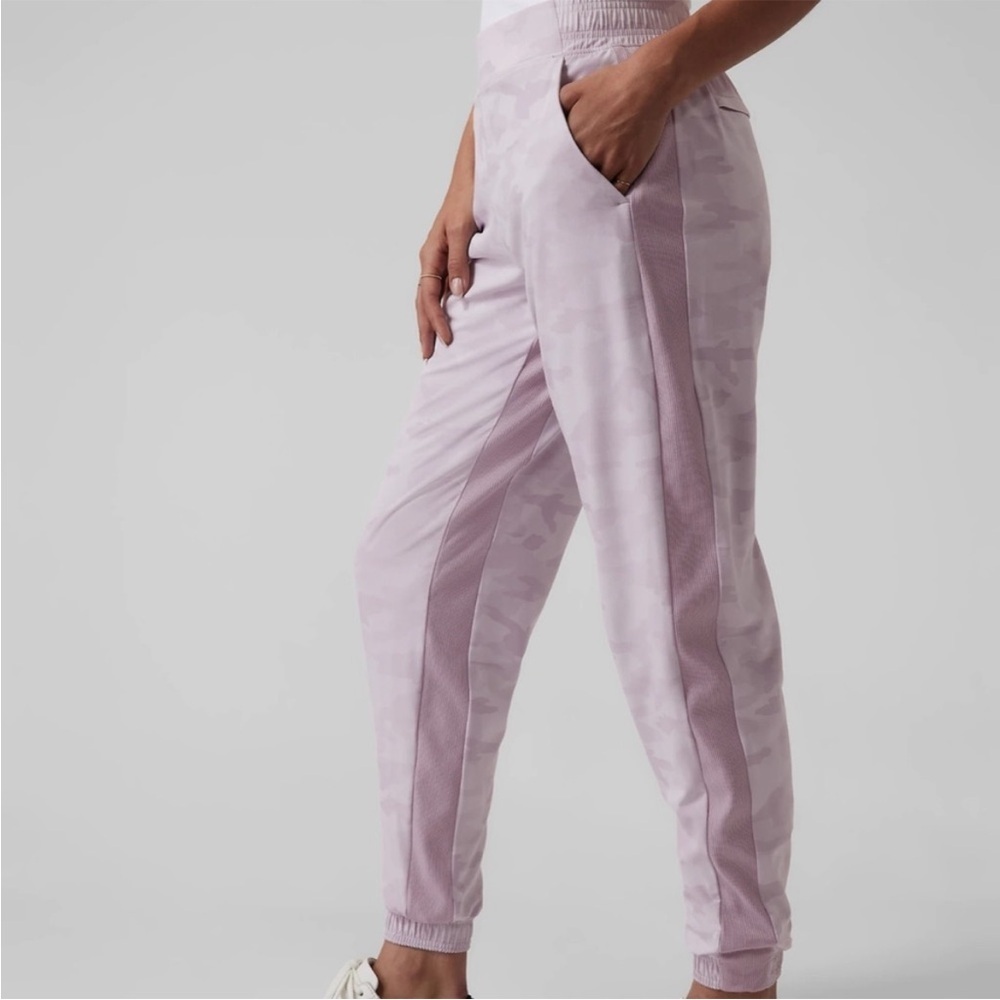 Athleta Brooklyn Camo Lined Jogger in Camo Lux Shasta Purple Size 16